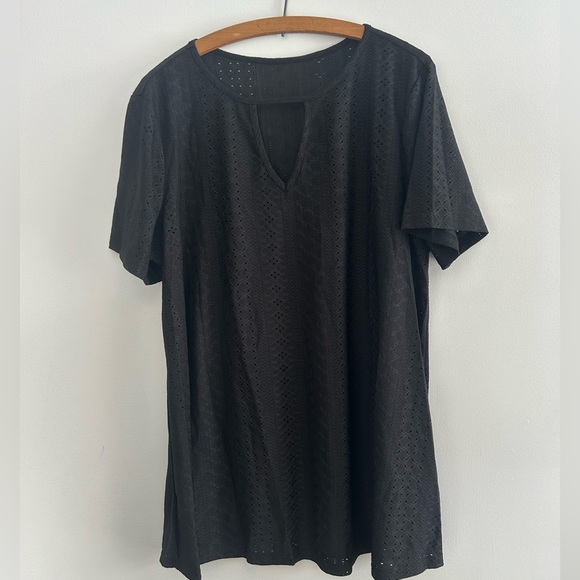 SHEIN Tops - SHEIN 2x Black Eyelet lace short sleeve tunic top